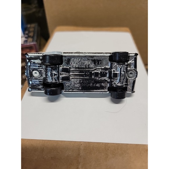 2012 HOT WHEELS '67 OLDSMOBILE 442 WHITE 1:64 DIECAST 3 1/8" CAR W BLACK STRIPES - Picture 5 of 5